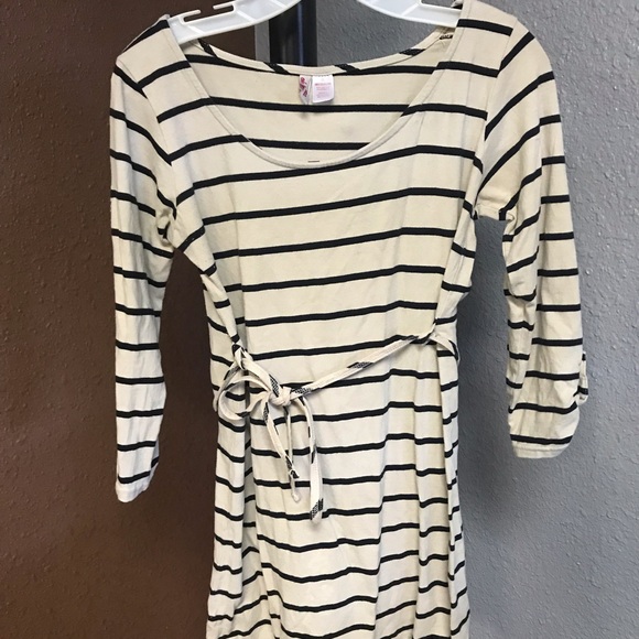 Motherhood Maternity Tops - Picture 2 of 6